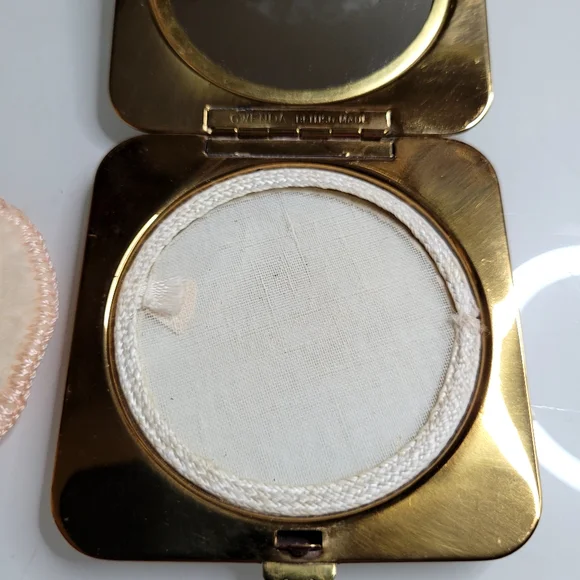 Gwenda Powder Compact - Picture 8 of 10